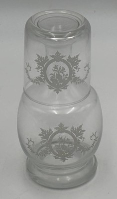 Auktion 365<br>Wasserkrug mit Trinkglas, Ätzdekor, H-15 cm [1]