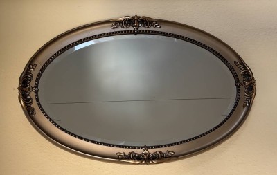 Auktion 370<br>ovaler dekorativer Wandspiegel, 83x55 cm [1]