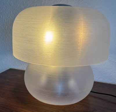 Auktion 365<br>Vintage Designer Lampe, wohl Plexiglas, rückseitig langer Riss (lässt sich wohl kleben?) H-41 cm, D-30 cm [1]