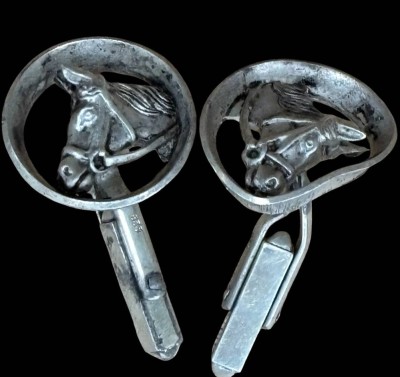 Auktion 365<br>Paar Silber-835- Manchettenknöpfe mit  Pferdeköpfen, 1x verdellt, 13,3 gr. [1]