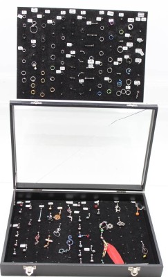 Auktion 365<br>Kasten mit div. Piercings, Edelstahl, Titan u. einige wohl Silber [1]
