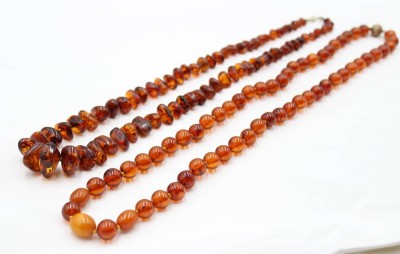 Auktion 365<br>2x div. Bernstein-Halsketten, 1x 925er Magentschließe, zus. 110gr., ca. L-75cm [1]