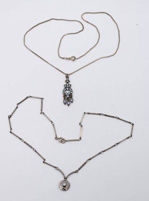 Auktion 365<br>Silber-Collier und Halskette mit Anhänger, Kette Silber, ca. L-47cm [1]