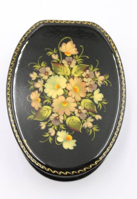 Auktion 365<br>russische Lackdose, florales Dekor, ca. H-4,4cm B-13,5cm [1]