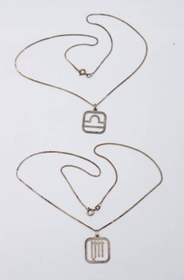 Auktion 365<br>Paar 925er Silber-Ketten mit Anhängern, zus. 6,7gr., ca. L-44cm [1]