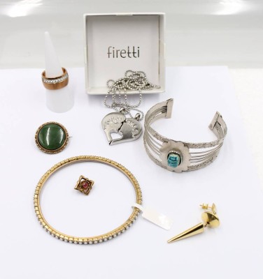 Auktion 365<br>8 Teile Modeschmuck [1]