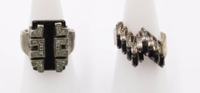 Auktion 365<br>2x div. Silber-Ringe, zus. 18,3gr., je mit Steinbesatz, ca. RG 54 [1]