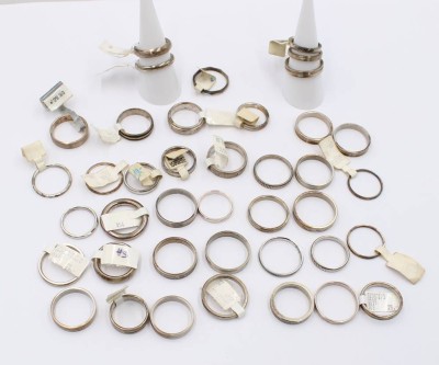 Auktion 365<br>40x div, schlichte Silber-Ringe, zus. ca. 110gr. [1]