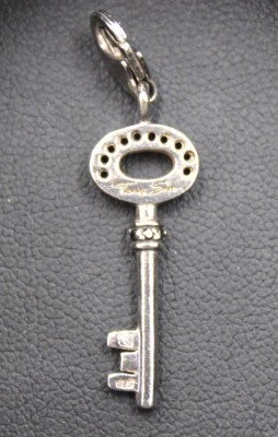 Auktion 365<br>2x kl. Anhänger in orig. Schachteln, Thomas Sabo, je 925er Silber, zus. 4gr., ca. L-3cm [1]