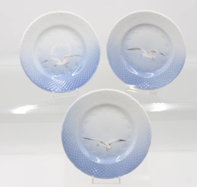 Auktion 365<br>3x Bing & Gröndahl Teller, älter, Dekor Möwe, Entw. F. Garde, je D-15,3cm [1]