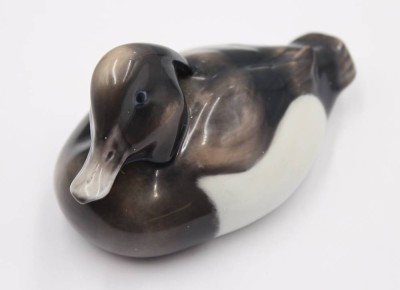 Auktion 365<br>Reiherente, Royal Copenhagen, Modellnr. 1924,  Unterglasurfarben, H-6cm L-11cm [1]