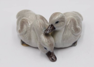 Auktion 365<br>Paar Jungschwäne, Royal Copenhagen, leicht staffiert, Modellnr. 363, H-4,8cm T-10cm [1]