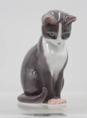 Auktion 365<br>Sitzende Katze, Bing & Gröndahl, Modellnr. 1876, H-12,5cm [1]
