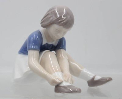 Auktion 365<br>Bing & Gröndahl, Mädchen, Unterglasurbemalung, Modellnr. 2317, H-10cm [1]