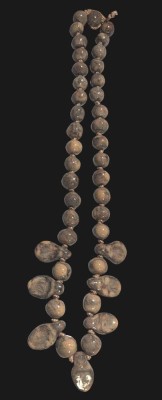 Auktion 365<br>grau/braune Steinkette , wohl Jaspis, L-ca. 70 cm, 90,9 gr [1]