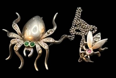 Auktion 365<br>Silber-835- Nadel, Spinne mit angehängter  Fiege, 7,8 gr., Spinne ca. 3x3 cm, Kette L-ca. 14 cm [1]