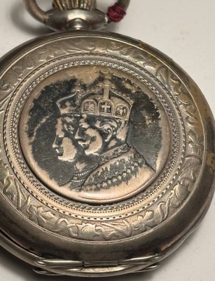 Auktion 365<br>mechan. HTU, Savonette  in Silbergehäuse-800-,3 Deckel Silber, mit Schweizer Eichhörnchen-Punze und deutschem Halbmonde/Krone Silbermarke, Deckel mit Kaiser Wilhelm II und Frau, 90 gr., D-5 cm [1]