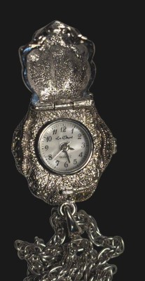 Auktion 365<br>kl. Quartz Damen-Umhängeuhr 