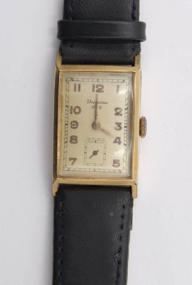 Auktion 365<br>Vintage-Armbanduhr, Dugena, Handaufzug, Werk läuft, getragene Erhaltung, 3,1 x 2,3cm [1]