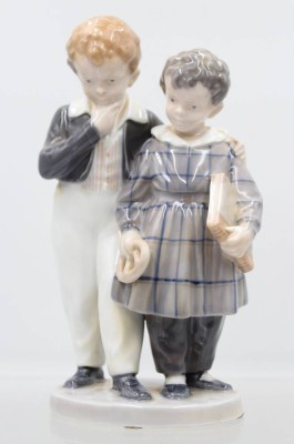 Auktion 365<br>Figurengruppe, Flucht nach Amerika, Royal Copenhagen, Anfang 20. Jhd.,  Entw. Christian Thomsen, Unterglasurfarben, ca. H-20,5cm [1]