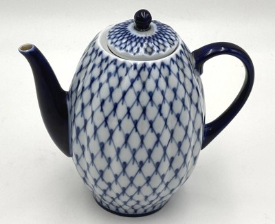 Auktion 365<br>Kaffeekanne mit Netzdekor, ohne Hersteller, H-18 cm [1]