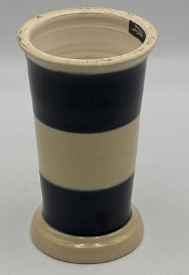 Auktion 365<br>Keramikvase, innen oben signiert, Skandinavien, H- 19 cm, [1]