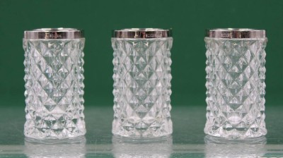 Auktion 365<br>3x kl. Väschen o.ä., 800er Silbermontur, je H-7cm [1]