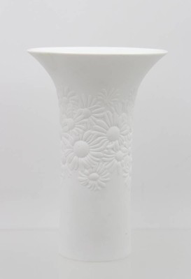 Auktion 365<br>Künstlervase, Rosenthal, R.Nairac, floral reliefiert, Weißporzellan, ca. H-21cm [1]
