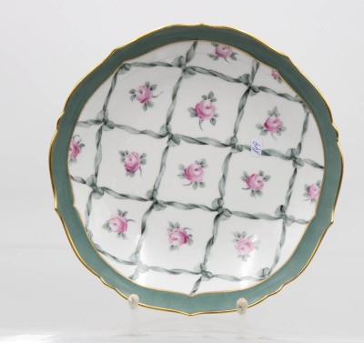 Auktion 365<br>Schale, Kaiser, handbemalt, verso signiert, ca. H-4,8cm D-22cm [1]