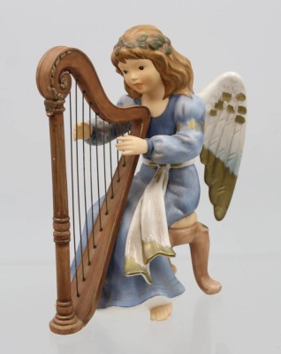 Auktion 370<br>gr. Goebel-Engel an Harfe, bemalt, 1x an Harfe geklebt, ca. H-16,5cm [1]