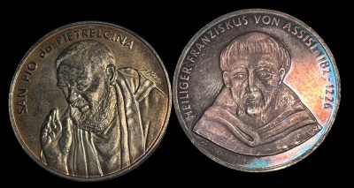 Auktion 365<br>2 Silber-Medaillen, San Pio und San Francisco, zus. 27,4  gr [1]