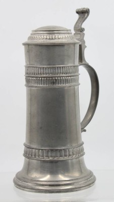 Auktion 365<br>gr. Zinnkrug mit Widmung von 1926, 25jähriges Vorstandsjubiläum, ca. H-28,3cm [1]