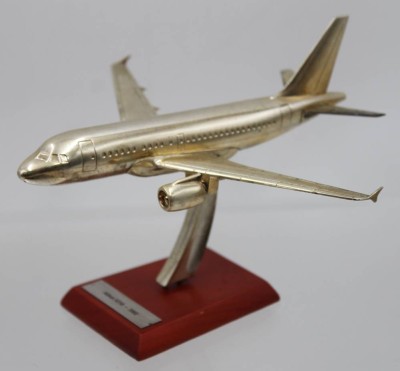 Auktion 365<br>Standmodell, Silver Classics, Airbus A318 2002, ca. 17 x 15,5cm [1]