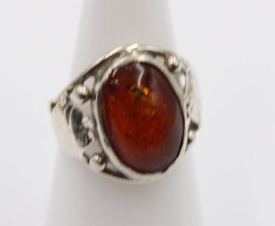 Auktion 365<br>Ring mit Bernstein, Georg Kramer, 835er Silber, RG 50/51, 3,6 gr. [1]