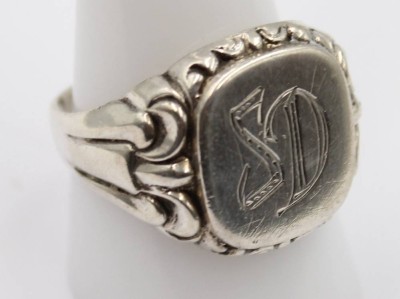 Auktion 365<br>Siegelring mit Initialen SD , 835er Silber, RG 62, innen bez. E.W., 6,3 gr. [1]