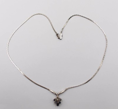 Auktion 365<br>Halskette mit blauen Safire, 925er Silber, L-41cm, 5,0 gr. [1]