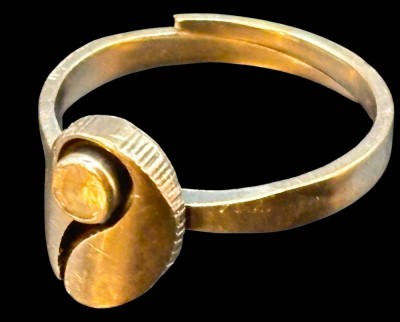 Auktion 365<br>Silberring-925- mit klaren Stein, div. Punzen, offene Ringschiene, 2,1 gr. [1]