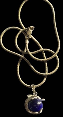 Auktion 365<br>Silber-925- Schlangenhalskette mit Anhänger, blaue drehbare Kugel mit Fisch, L-ca. 45 cm, 16,3 gr. [1]