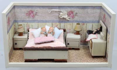 Auktion 365<br>Puppenstube, Schlafzimmer um 1940/50, Holz, H-21 cm, 39x19 cm [1]