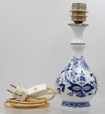 Auktion 365<br>Porzellan-Tischlampe 