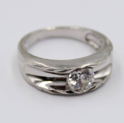 Auktion 365<br>Ring mit einem weißen Stein aus 925er Silber,  [1]