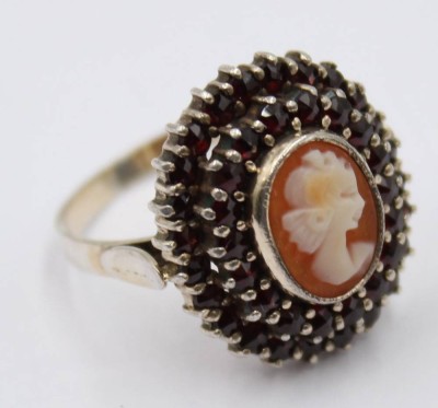 Auktion 365<br>Ring mit Granat und Gemme aus Silber gepr.  [1]