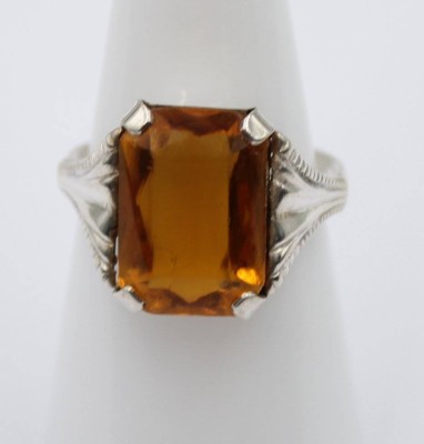 Auktion 365<br>Ring mit einem braunen Stein, 835er Silber, RG 55, 3,3 gr. [1]