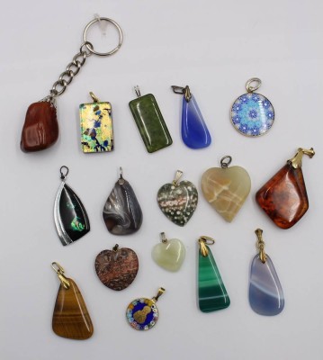 Auktion 365<br>Konvolut div. Anhänger [1]