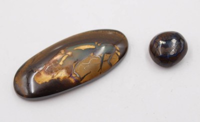 Auktion 365<br>2x div. australische Boulder-Opale, ca. 41,79ct [1]