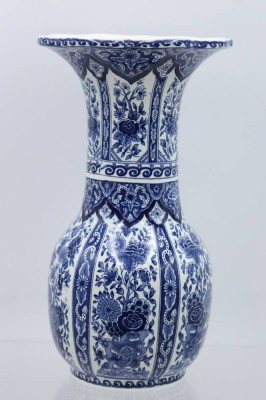 Auktion 365<br>hohe Vase, Sphinx, Delfts, ca. H-28,3cm [1]