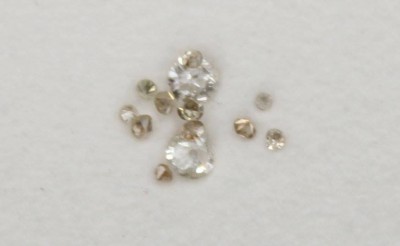 Auktion 365<br>13 div. kl. Diamanten/Brillanten, zus. ca. 0,15ct [1]