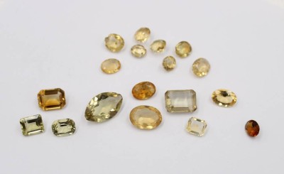 Auktion 365<br>Ausfassware, Citrine, ca. 100ct, teilw. beschädigt [1]