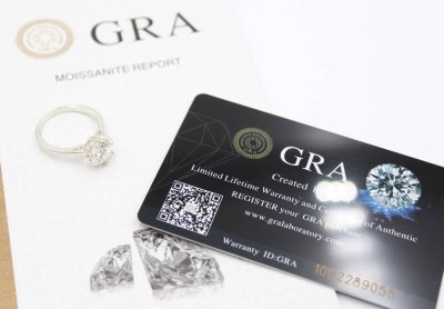 Auktion 365<br>Moissanit-Ring, 2ct, Silber, 2,8gr., RG 55, anbei Zertifikat [1]