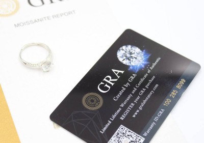 Auktion 365<br>Moissanit-Ring, 1ct, Silber, 1,7gr., RG 52/53, anbei Zertifikat [1]